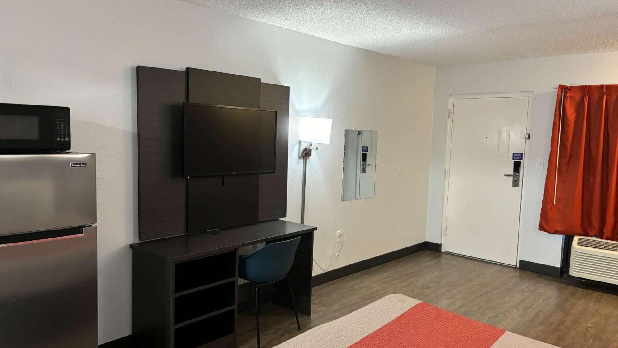 Hotel 6-macclenny, Fl