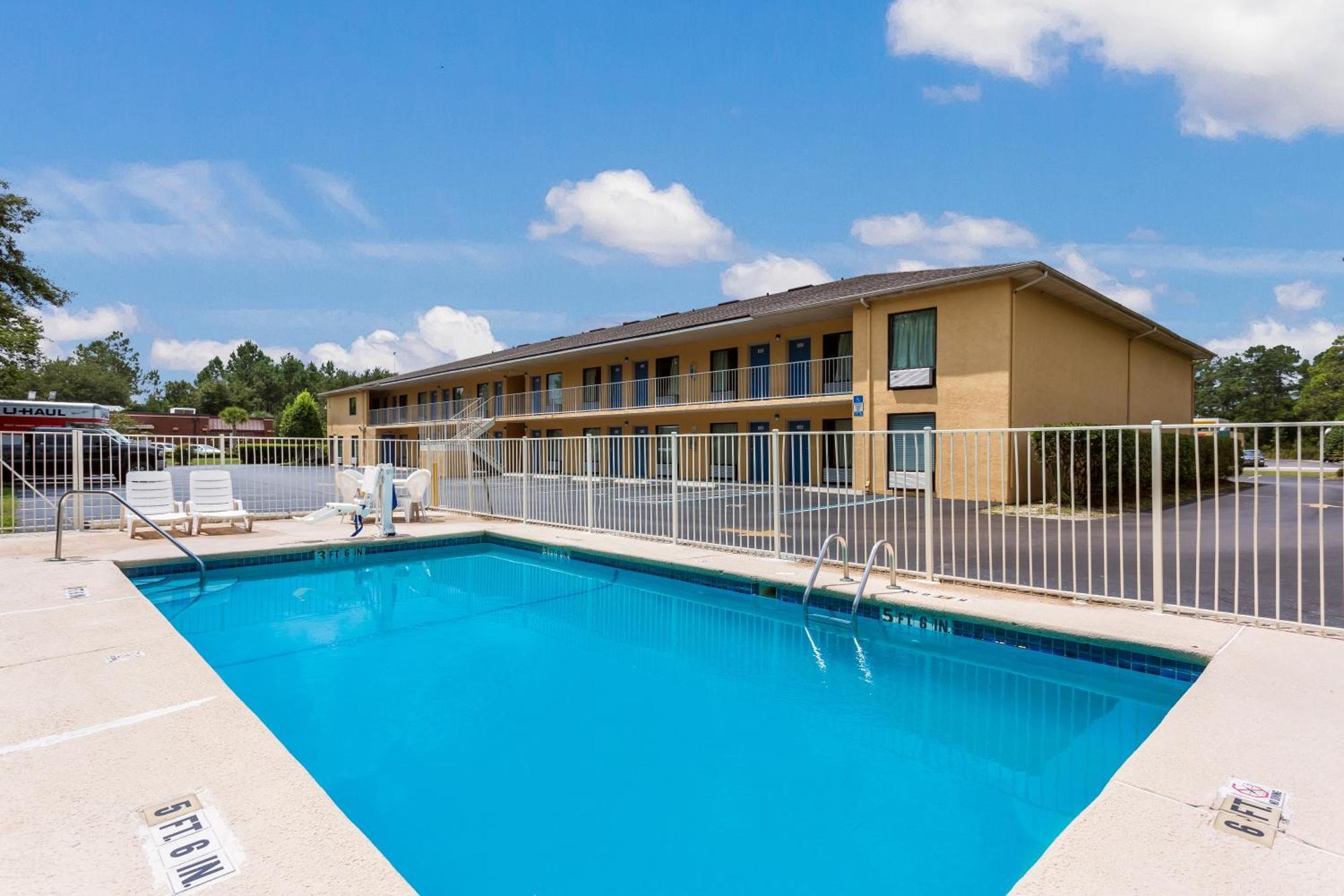 6-macclenny, Fl Hotel