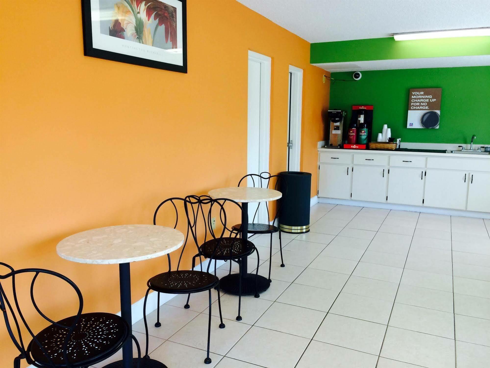 6-macclenny, Fl Hotel